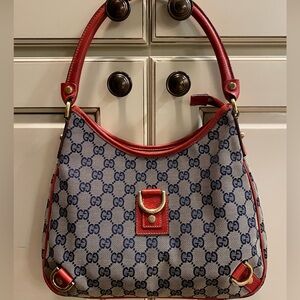GUCCI shoulder bag/handbag in red leather.